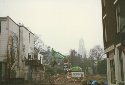 605980 Gezicht op ''Het Gat in de Voorstraat'' op de T-kruising van de Wijde Begijnestraat en de Voorstraat te Utrecht, ...